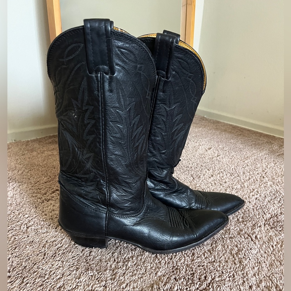 90’s vintage Black Cowboy boots, women’s sz 7.5. Nucana brand